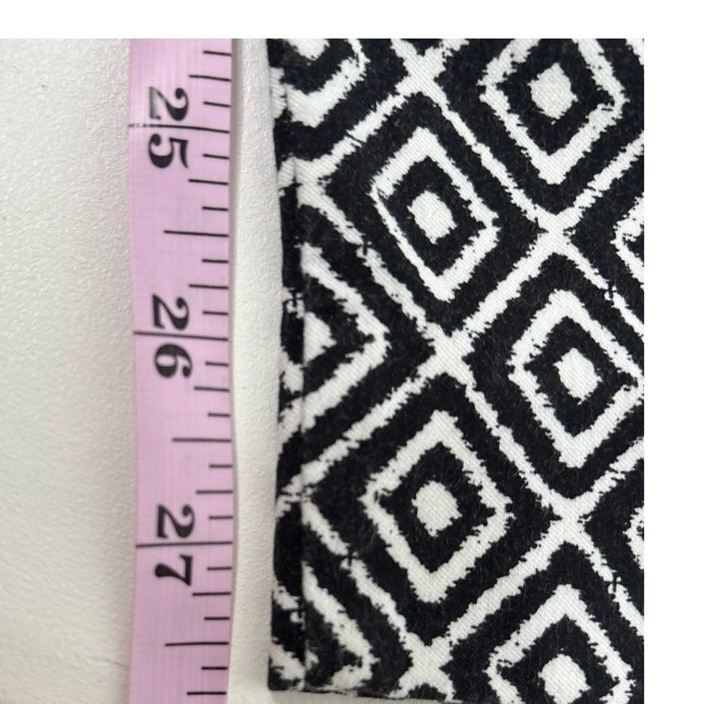 Chicos Black White Geometric Print Pull On Ankle Pants Sz 0R US 4R Rayon Cotton - Picture 5 of 5